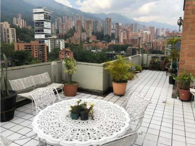 Venta de penthouse con terraza y vista en el Poblado, Medellín, 360 mt2, 5 habitaciones