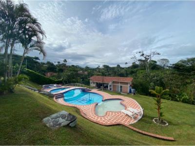 Luxury Homes Casa Campestre en Pereira Sector de Combia, 418 mt2, 3 habitaciones