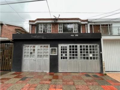 Casa en venta - La Esmeralda - Bogotá, 320 mt2, 8 habitaciones