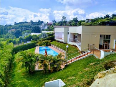 Casa con piscina en La Mesa - Cundinamarca, 162 mt2, 3 habitaciones