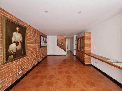 Venta acogedora casa La Francia, Manizales., 200 mt2, 3 habitaciones