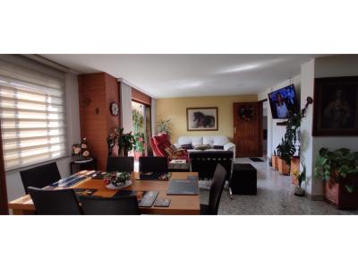 Amplio apartamento cerca al Estadio Atanasio Girardot de Medellín, 150 mt2, 4 habitaciones