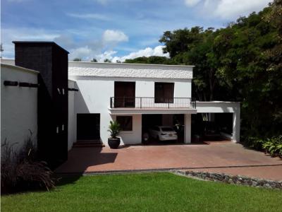 Vendo espectacular casa campestre Cerritos, 840 mt2, 5 habitaciones