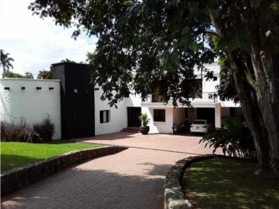 Casa campestre para arriendo o venta en Cerritos, 840 mt2, 3 habitaciones
