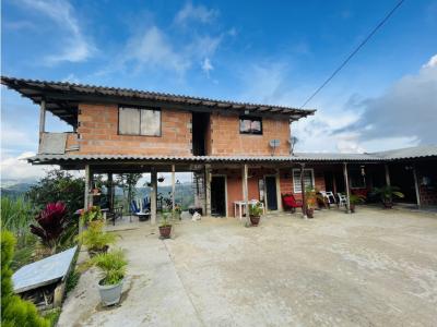 Finca de 1.5 Hectáreas con Café, Plátano y amplia Casa en San Roque, 200 mt2, 5 habitaciones