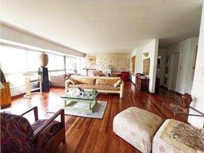 Venta de apartamento en el Centro de Medellín, 295 mt2, 5 habitaciones