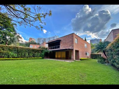 Casa en Venta Benedictinos Envigado Medellin, 335 mt2, 4 habitaciones