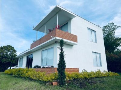Se Vende Hermosa Casa Finca En Vereda Chiquinquira En El Peñol, 150 mt2, 5 habitaciones