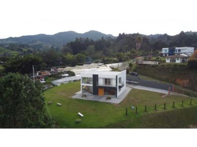 Vendo casa Campestre en la ceja Antioquia, 260 mt2, 3 habitaciones