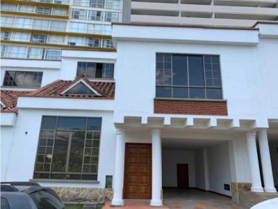 Casa nueva para la venta por el sector de las clínicas, 300 mt2, 4 habitaciones