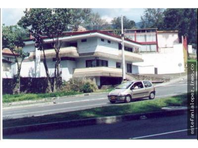 Local en Venta en Medellín, 1047 mt2, 4 habitaciones