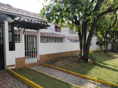 Casa En Venta En Cucuta En Av. Libertadores, Prados I V48145, 174 mt2, 3 habitaciones