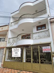 Casa En Venta En Cucuta En Av. Libertadores, Linares V50371, 205 mt2, 8 habitaciones