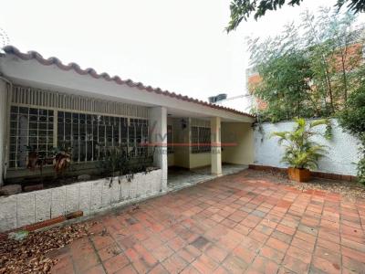 Casa En Venta En Cucuta V50577, 360 mt2, 5 habitaciones