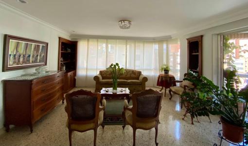 Apartamento En Venta En Medellin En Laureles V62962, 214 mt2, 4 habitaciones