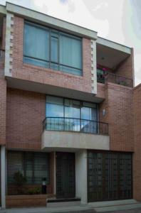 Casa En Venta En Duitama V66570, 207 mt2, 3 habitaciones