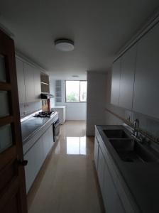 Apartamento En Arriendo En Medellin A71609, 214 mt2, 3 habitaciones