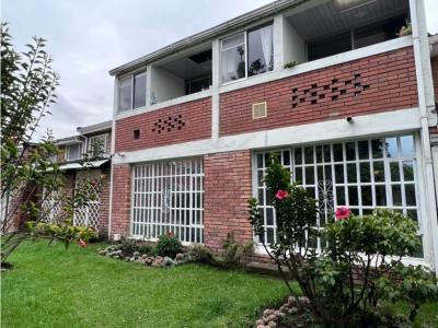 Venta Casa Niza Bogota, 200 mt2, 6 habitaciones