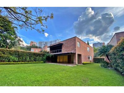Casa en venta Envigado sector Zuñiga, 335 mt2, 4 habitaciones