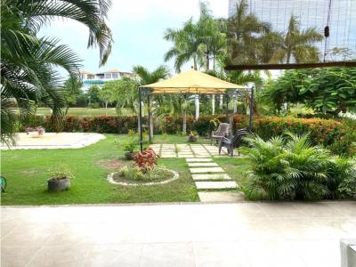 En Cartagena Vendo en Laguna club d tres alcobas amplio jardín, 176 mt2, 3 habitaciones