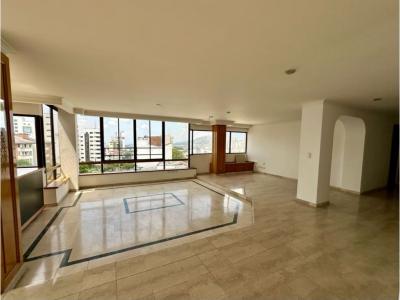 Apartamento en Pinares, 202 m2, 4 habitaciones con excelente ubicación, 202 mt2, 4 habitaciones