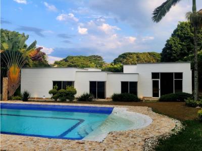 Se vende hermosa casa campestre en Pereira, 450 mt2, 4 habitaciones