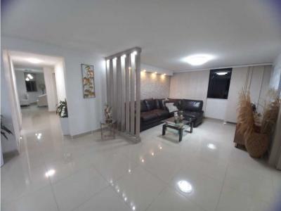 Venta apartamento REMODELADO en el Poblado, sector La Aguacatala., 148 mt2, 3 habitaciones