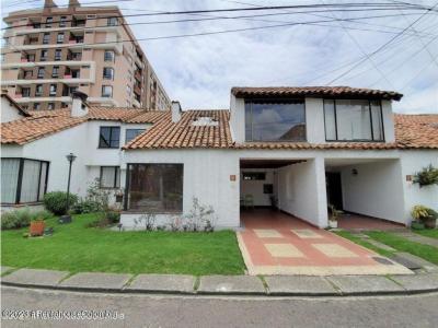 Casa en  Cedritos(Bogota) CB: 24-853, 220 mt2, 3 habitaciones