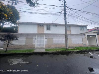 Casa en  Cedritos(Bogota) CB: 24-931, 240 mt2, 5 habitaciones