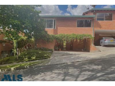 Casa en venta en La Sebastiana, Envigado, 242 mt2, 3 habitaciones