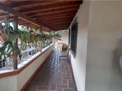 Venta de Casa en Belén Miravalle, Medellín, 183 mt2, 5 habitaciones