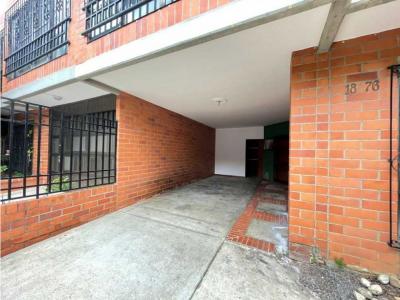 Vendo casa externa en San Joaquín. L. G, 360 mt2, 4 habitaciones