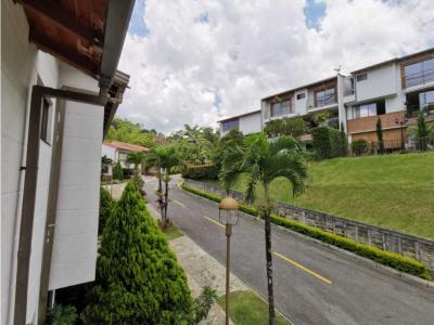 Venta Casa en Envigado sector Cumbres, 300 mt2, 3 habitaciones