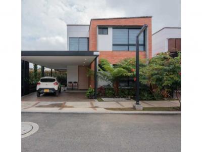 Vendo Casa en el Retiro ( Antioquia), 208 mt2, 3 habitaciones