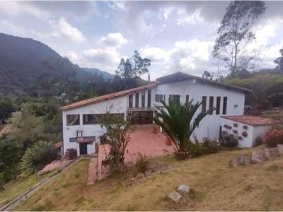 Ven permuto Hermosa Casa Campestre en La Calera, 367 mt2, 3 habitaciones