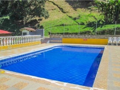 FINCA DE RELAJACION EN BARBOSA, 1000 mt2, 4 habitaciones