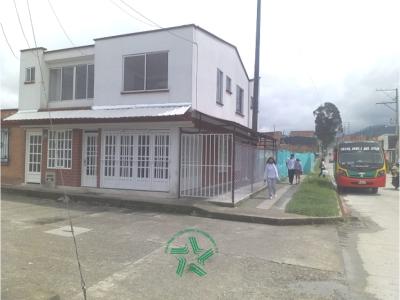 Vendo Casa Esquinera sector la Hermosa de Santa Rosa de Cabal, 155 mt2, 5 habitaciones