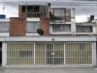 Venta de casa en Bogotá barrio modelia, 454 mt2, 7 habitaciones