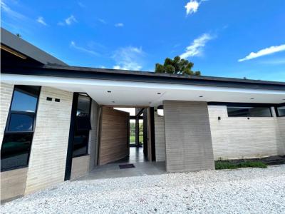 Se Vende Casa En Parcelación la Ceja Via San Antonio , 400 mt2, 4 habitaciones