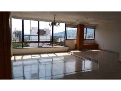 Se vende apartamento en Pinares, 203 mt2, 5 habitaciones