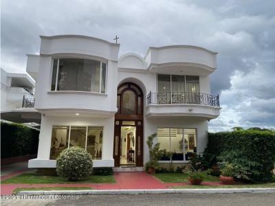 Vendo Casa en  Vereda Villa del RosarioS.G. 23-1056, 590 mt2, 5 habitaciones