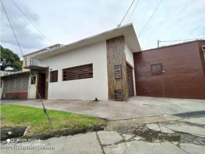 Casa en  Minuto de Dios(Bogota) RAH CO: 23-687, 200 mt2, 5 habitaciones