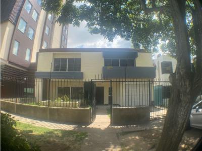 CASA COMERCIAL EN ARRIENDO, 280 mt2, 5 habitaciones