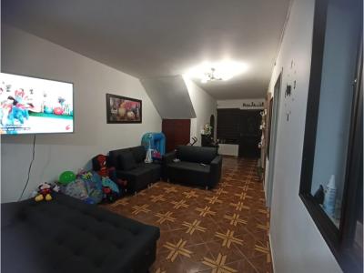 CASA CON LOCAL COMERCIAL EN BELLO HORIZONTE, 93 mt2, 3 habitaciones