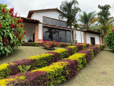 HERMOSA CASA FINCA EN COPACABANA , 370 mt2, 4 habitaciones