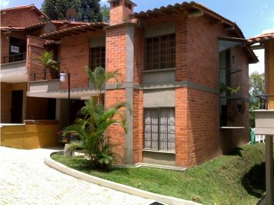 Casa para la venta en Sabaneta en el sector El Carmelo, 208 mt2, 3 habitaciones