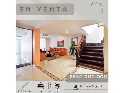 En Venta Hermosa Casa Tradicional Remodelada Aloha - Bogotá, 223 mt2, 4 habitaciones